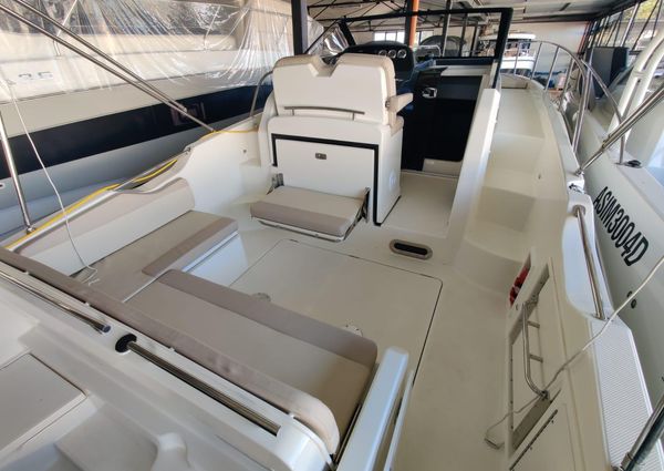 Quicksilver Activ 875 Sundeck image