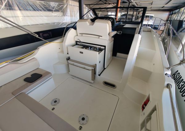 Quicksilver Activ 875 Sundeck image