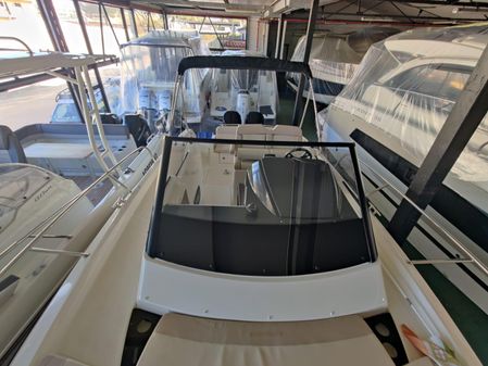 Quicksilver Activ 875 Sundeck image