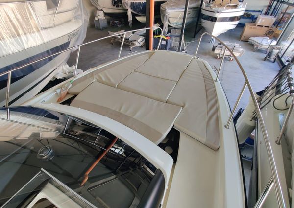 Quicksilver Activ 875 Sundeck image