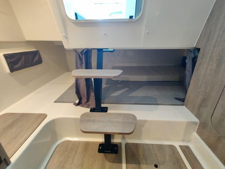 Quicksilver Activ 875 Sundeck image