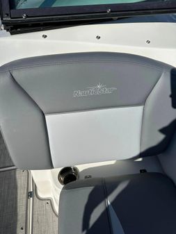 NauticStar 223 DC image