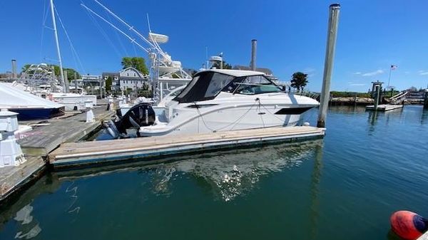 Sea Ray 320 Sundancer Outboard