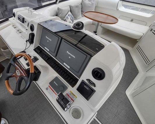 Sea Ray 58 Sedan Bridge image