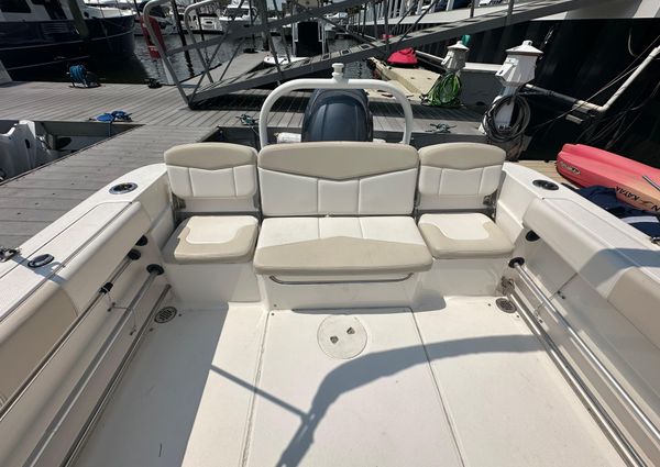 Robalo R207 image