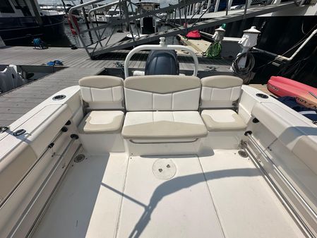 Robalo R207 image