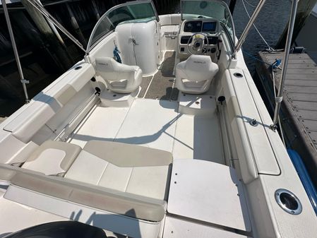 Robalo R207 image