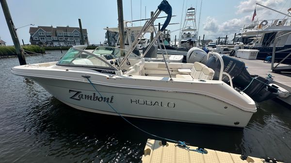 Robalo R207