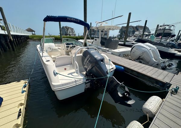 Robalo R207 image