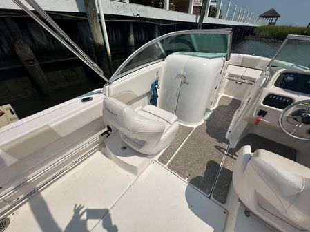 Robalo R207 image