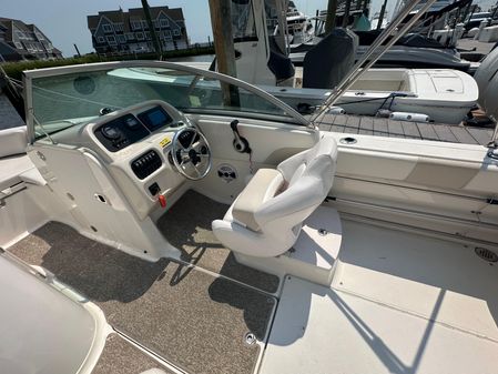 Robalo R207 image