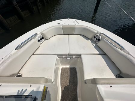 Robalo R207 image