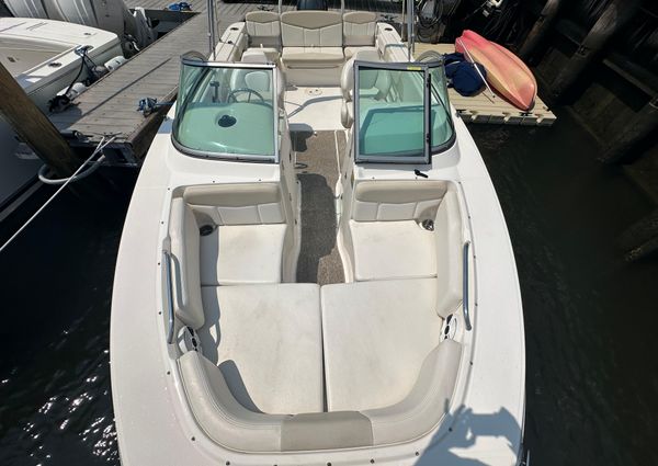 Robalo R207 image