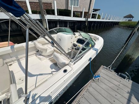 Robalo R207 image