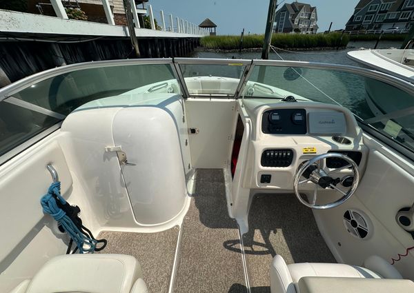 Robalo R207 image