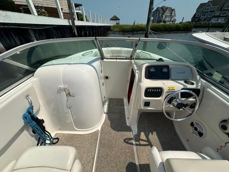 Robalo R207 image