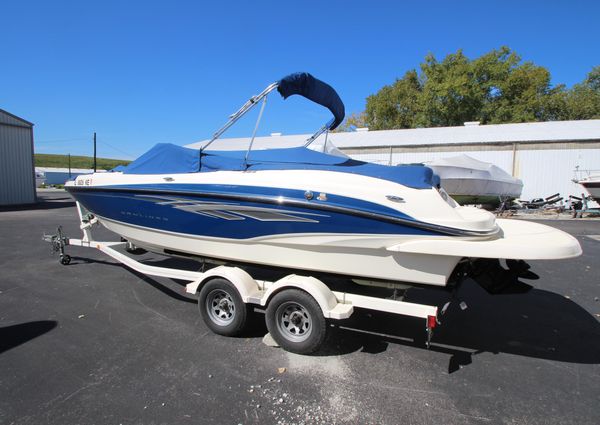 Bayliner 225 image