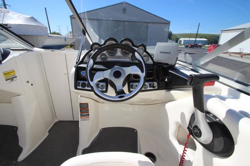 Bayliner 225 image