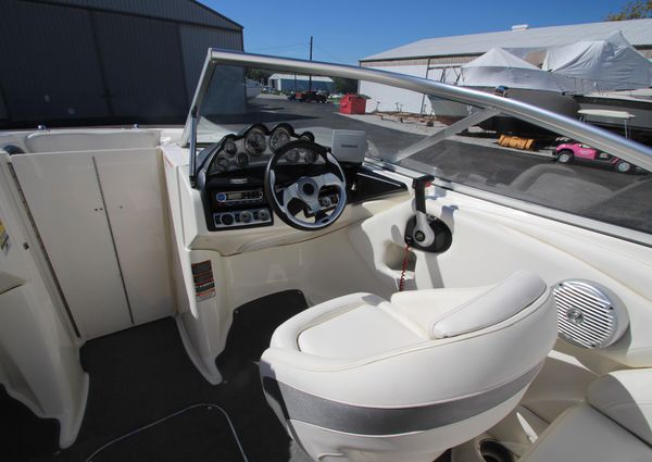 Bayliner 225 image