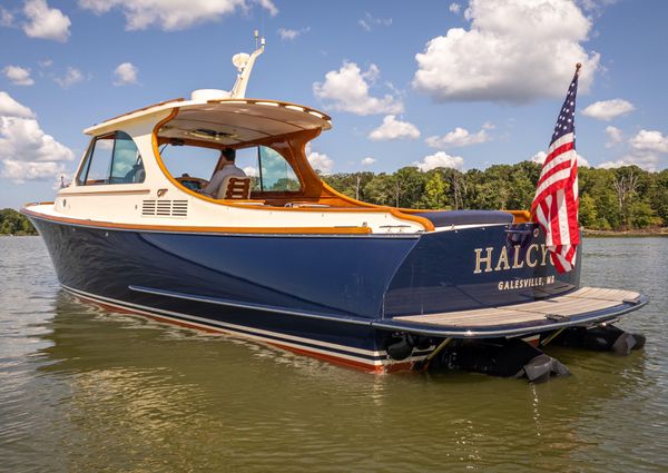 Hinckley Talaria 34 image