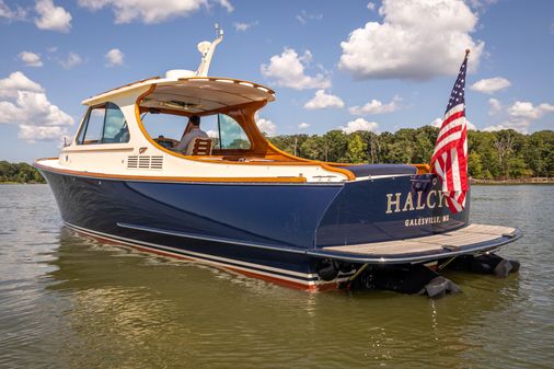 Hinckley Talaria 34 image