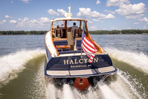 Hinckley Talaria 34 image