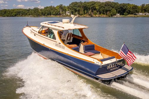 Hinckley Talaria 34 image