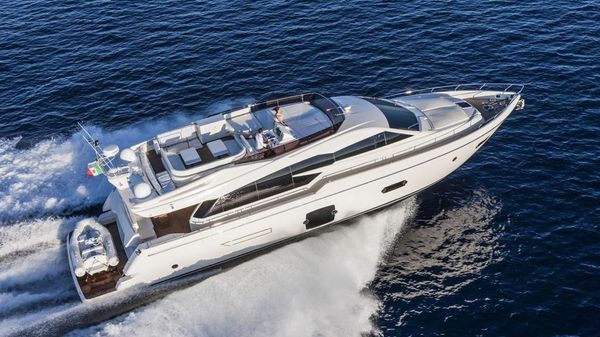 Ferretti Yachts 750 