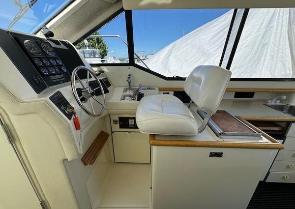 Bayliner 3058 image