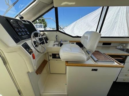 Bayliner 3058 image