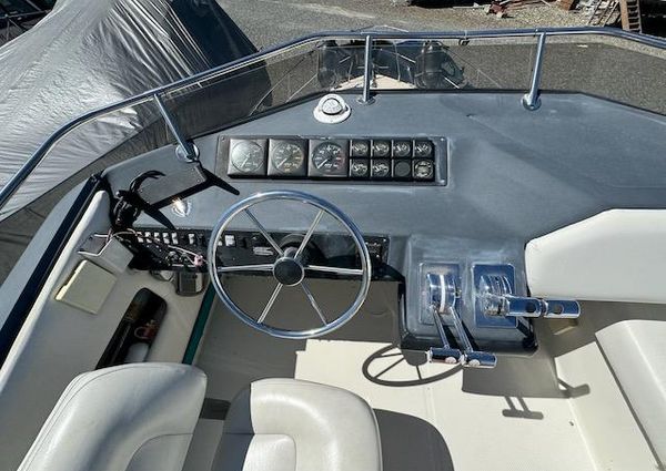 Bayliner 3058 image