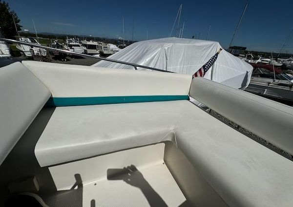 Bayliner 3058 image