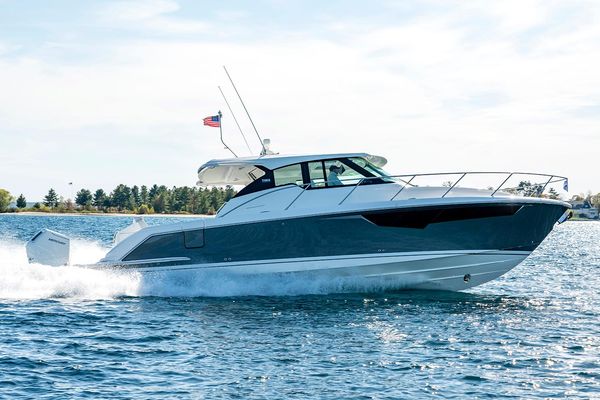 Tiara Yachts 43 LE - main image