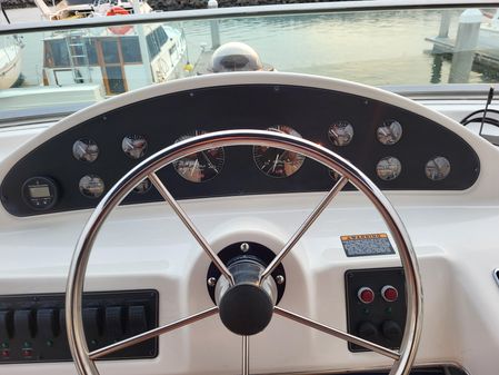 Bayliner 4087-COCKPIT-MOTORYACHT image