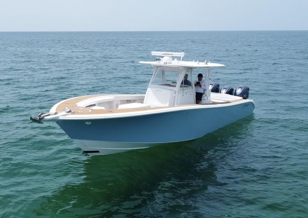 Yellowfin 39 Open image