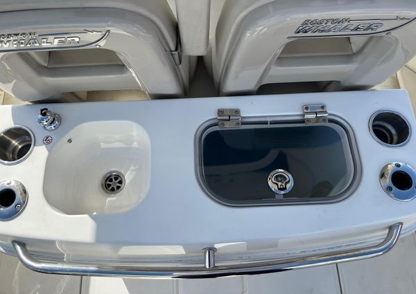 Boston Whaler 280 Outrage image