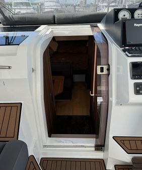 Sealine S330 image