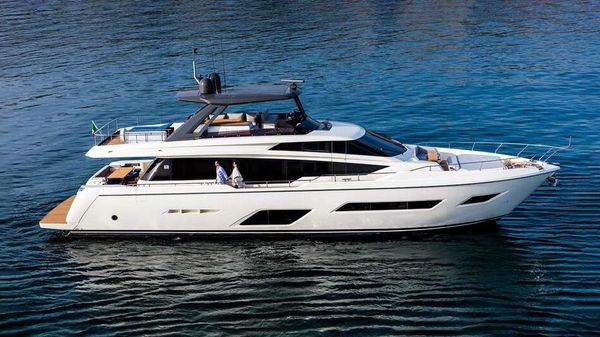 Ferretti Yachts 780 