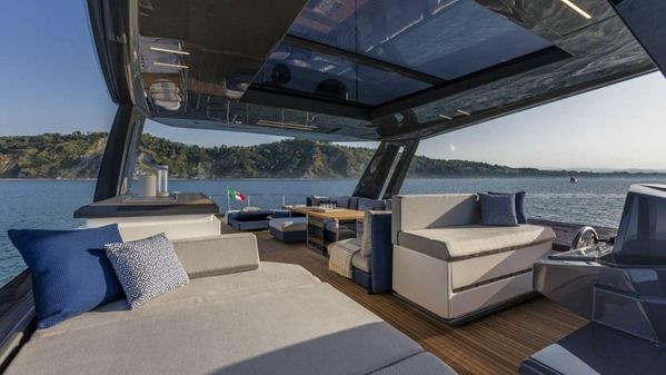 Ferretti Yachts 780 image