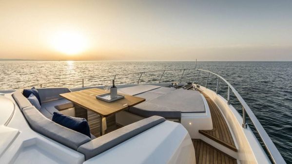 Ferretti Yachts 780 image