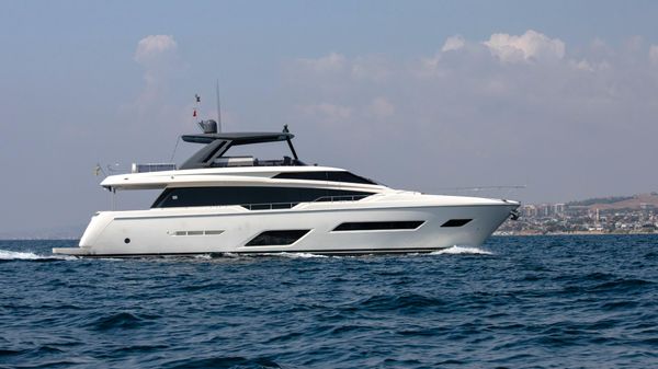 Ferretti Yachts 780 image