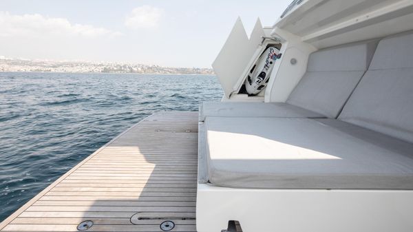 Ferretti Yachts 780 image