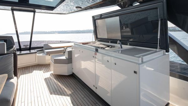 Ferretti Yachts 780 image