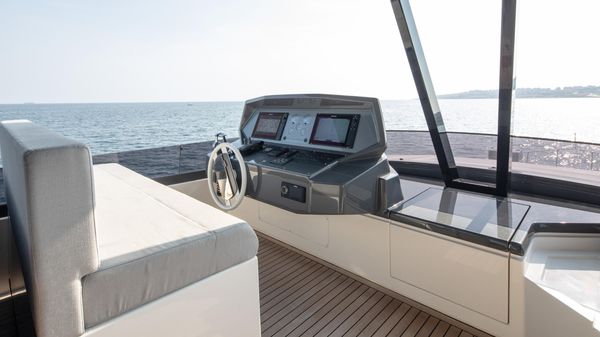 Ferretti Yachts 780 image