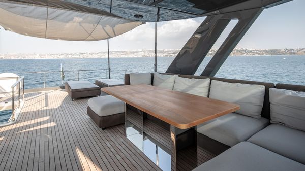 Ferretti Yachts 780 image