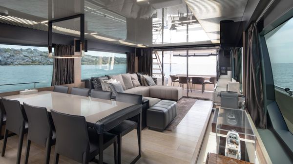 Ferretti Yachts 780 image