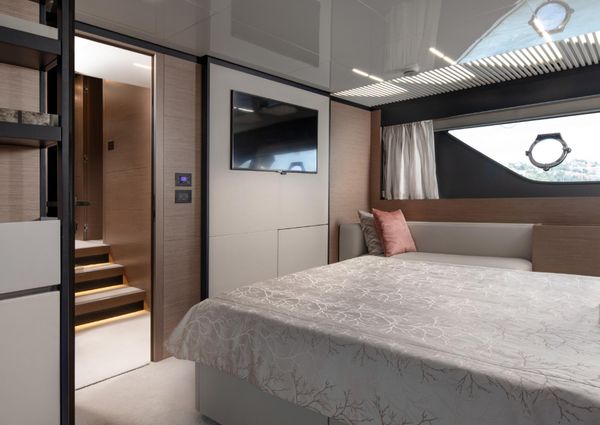 Ferretti Yachts 780 image