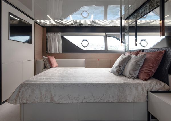 Ferretti Yachts 780 image