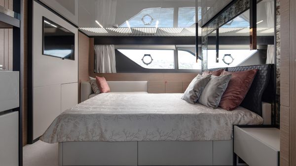 Ferretti Yachts 780 image