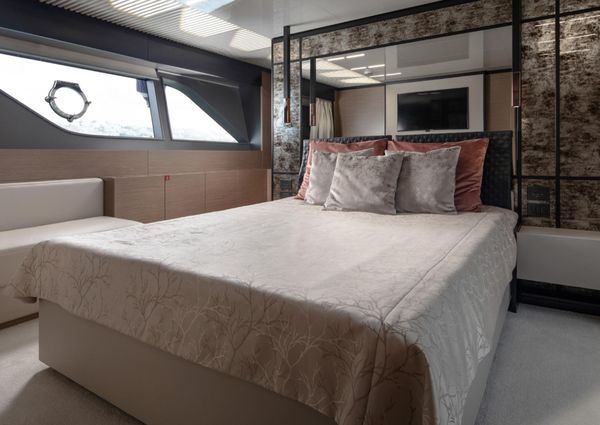 Ferretti Yachts 780 image